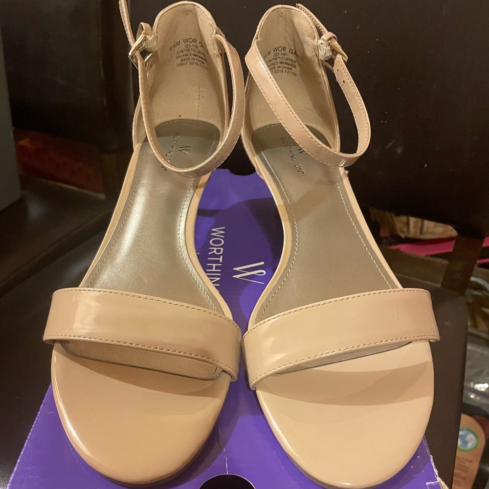 New in box Worthington nude pumps